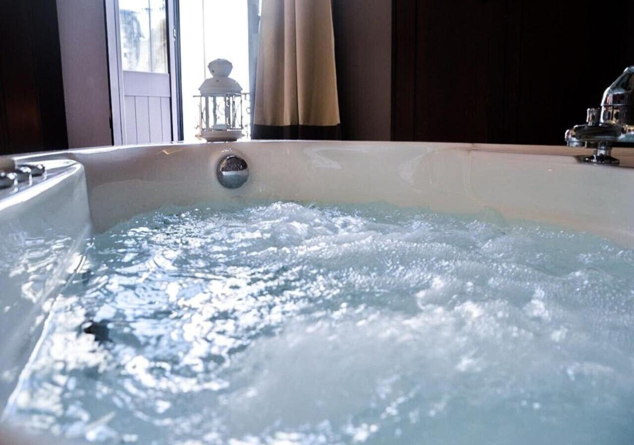 Wineexperience- Wine&Jacuzzi Suite ليتشي المظهر الخارجي الصورة