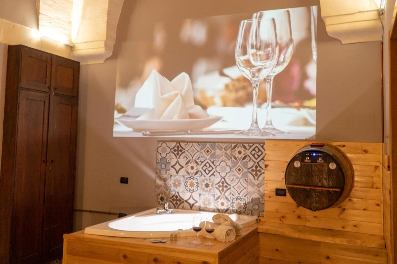 Wineexperience- Wine&Jacuzzi Suite ليتشي المظهر الخارجي الصورة