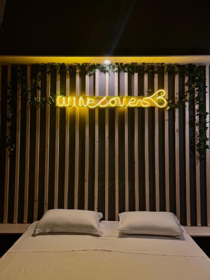 Wineexperience- Wine&Jacuzzi Suite ليتشي المظهر الخارجي الصورة