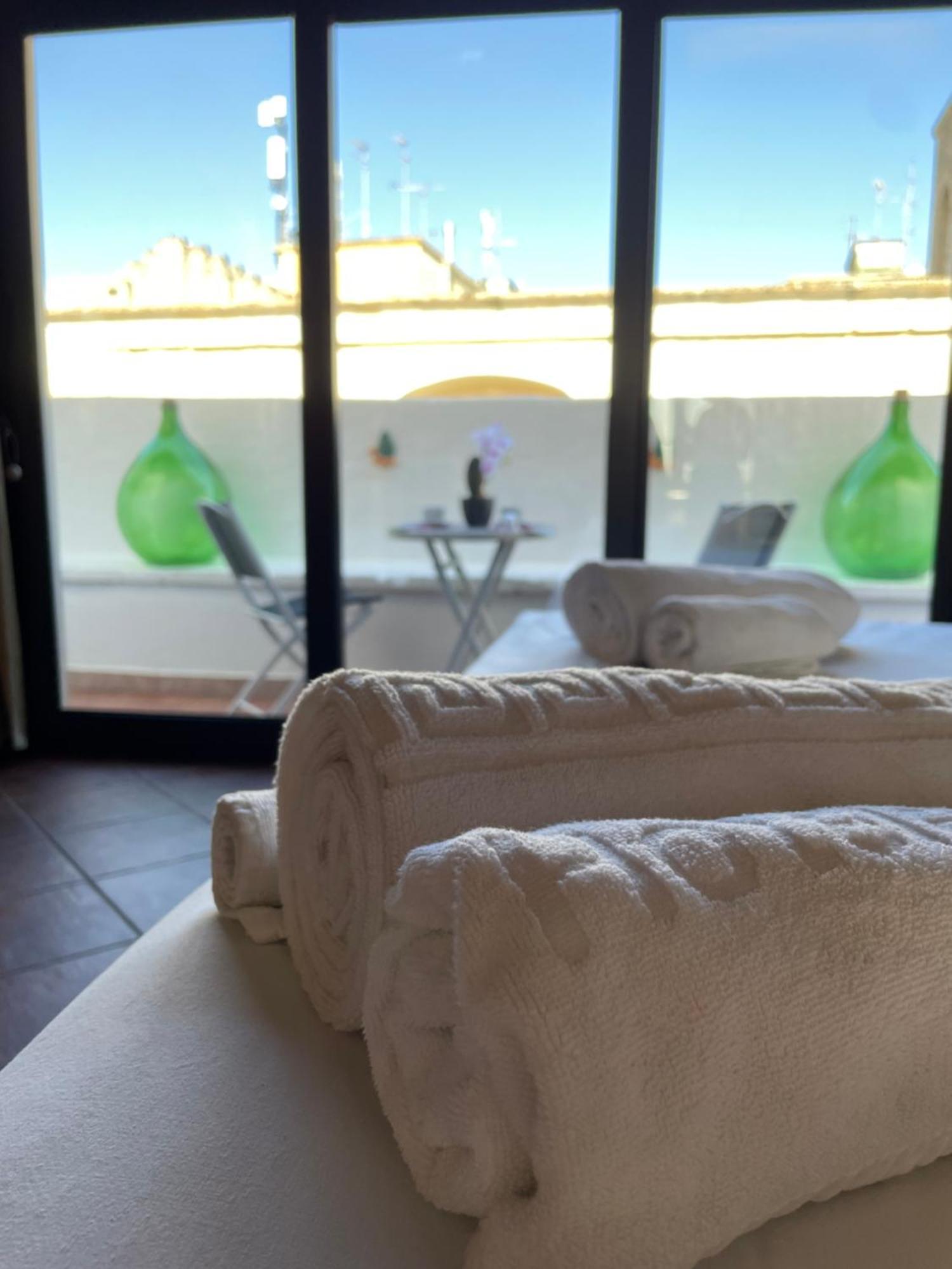 Wineexperience- Wine&Jacuzzi Suite ليتشي المظهر الخارجي الصورة