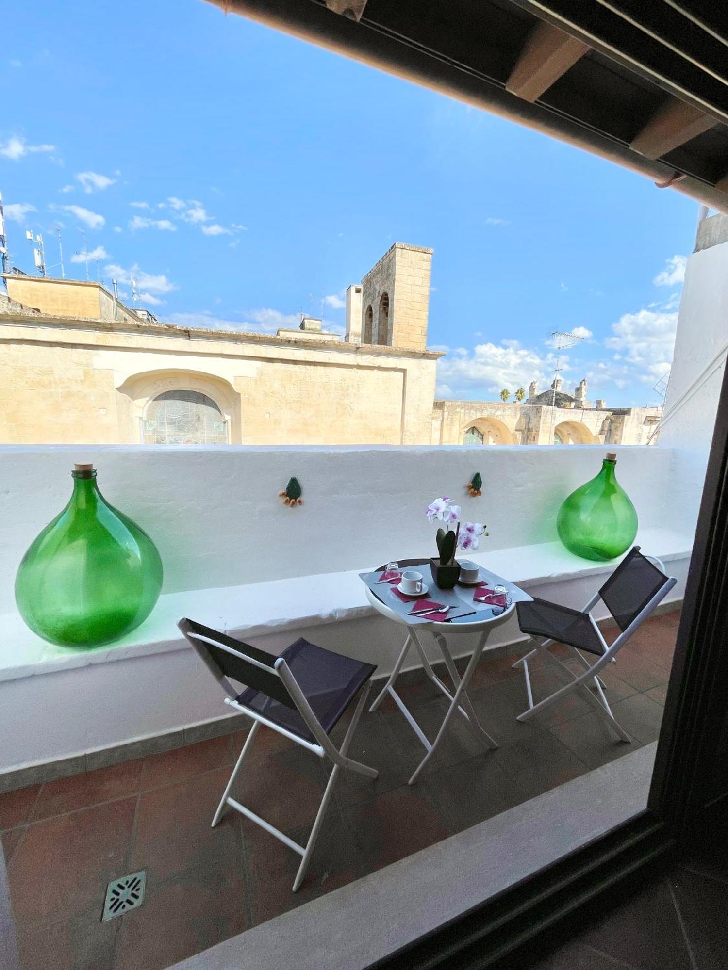Wineexperience- Wine&Jacuzzi Suite ليتشي المظهر الخارجي الصورة